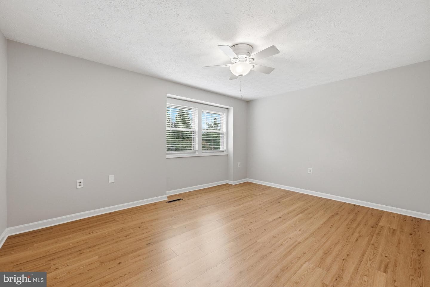 824 Appleseed Court photo 19