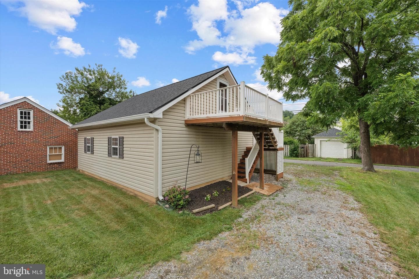 687 Woodland Ave photo 35