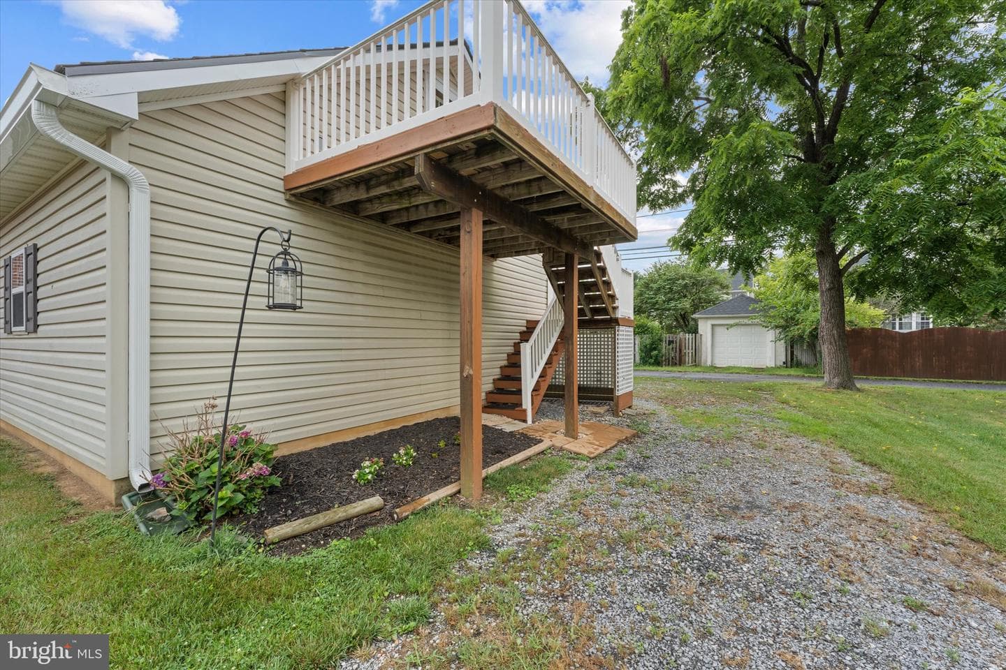 687 Woodland Ave photo 36