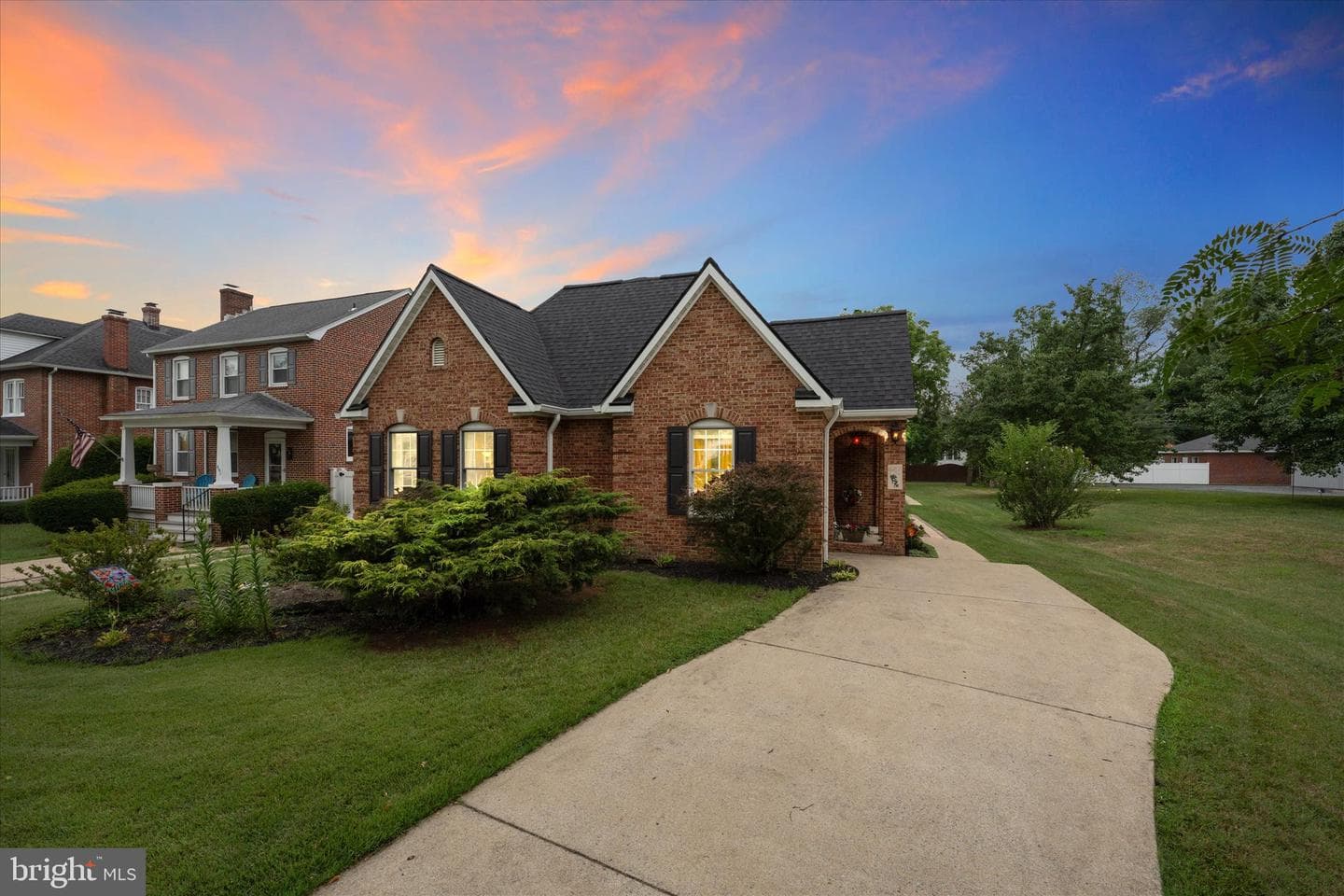 687 Woodland Ave photo 4