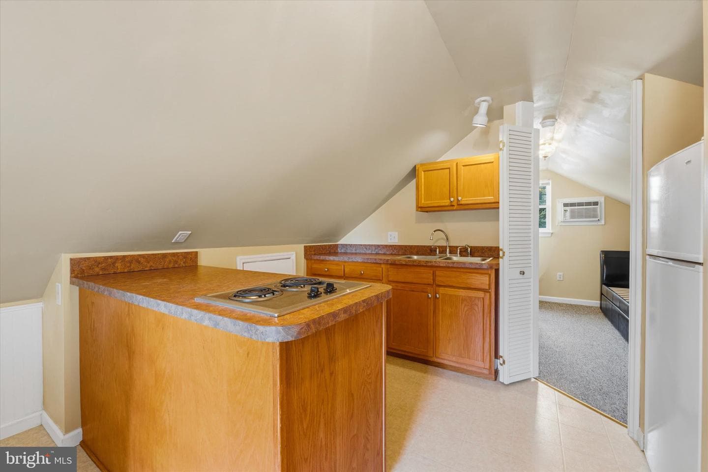 687 Woodland Ave photo 41