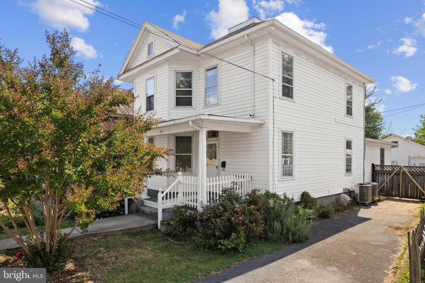 108 Luray Avenue photo 2