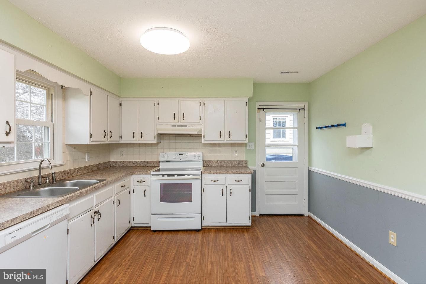 514 Frederick Avenue photo 9