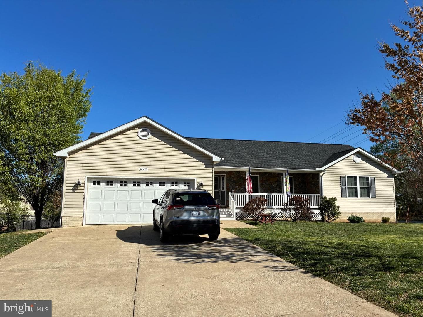 690 E Stonewall Drive photo 2