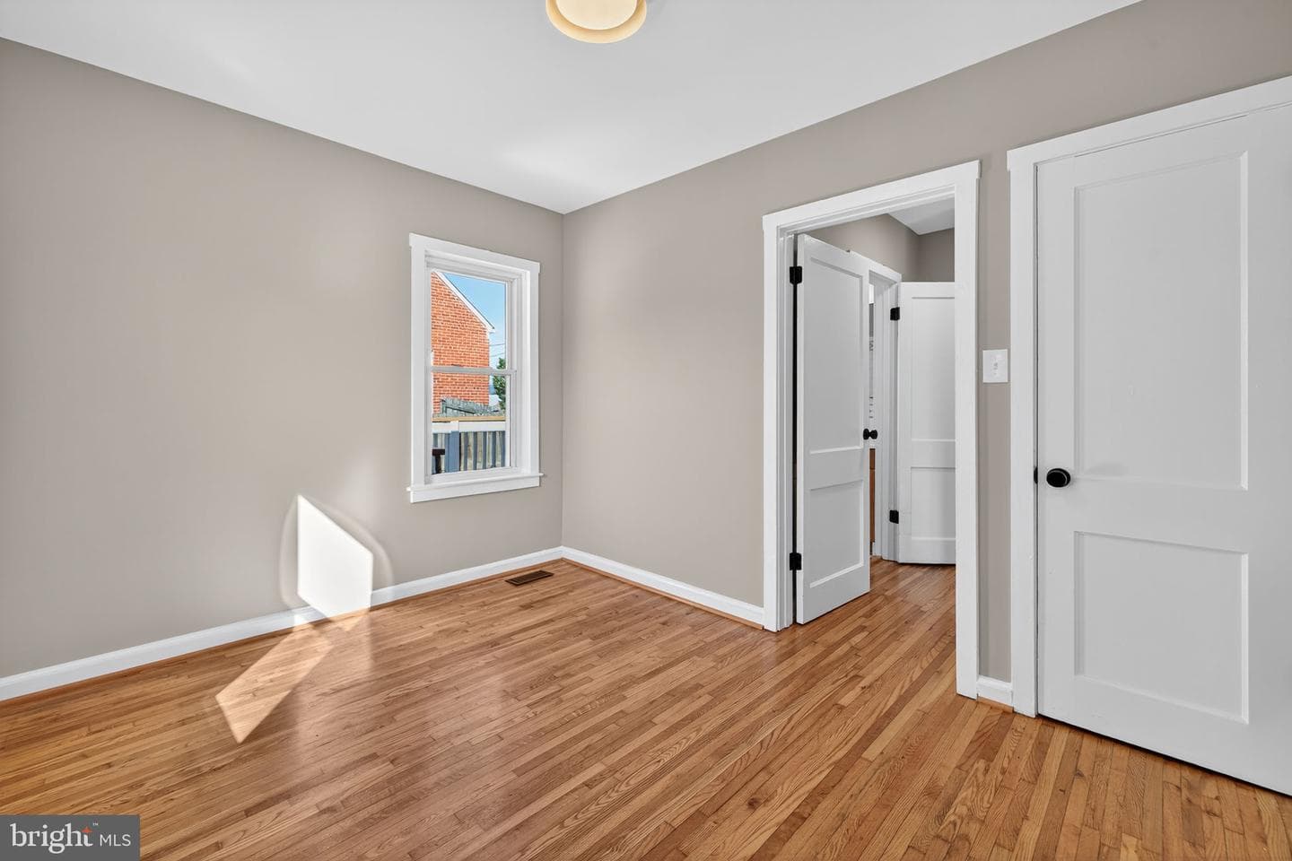 839 William Street photo 24