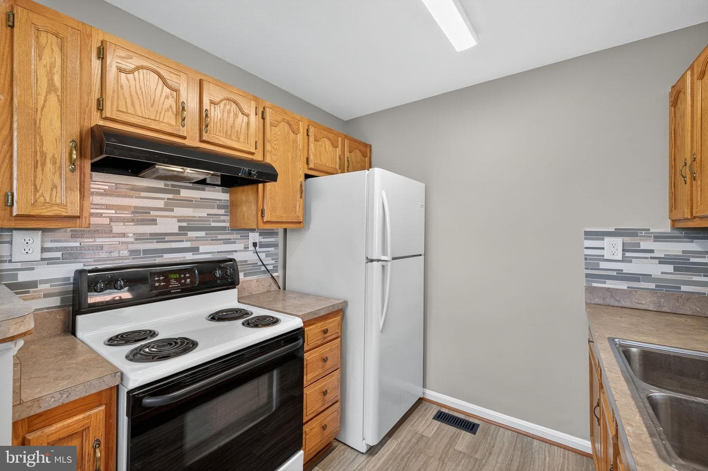 839 William Street photo 35
