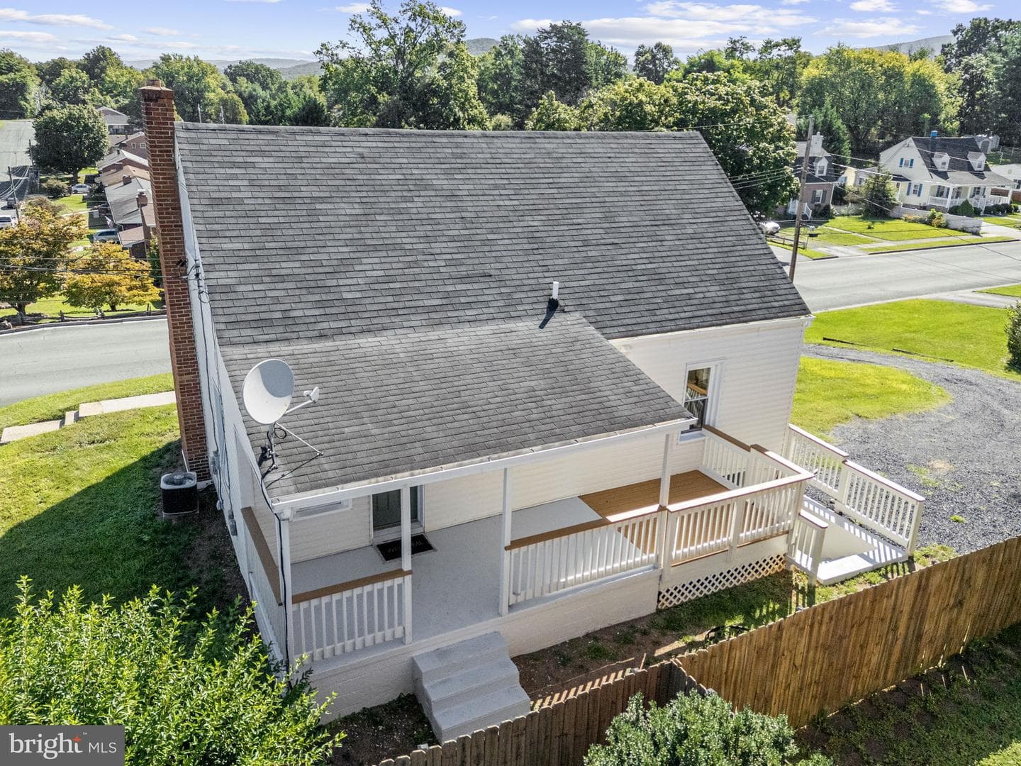 839 William Street photo 8