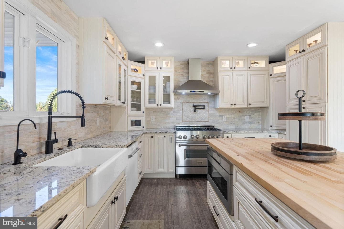 414 Simons Way photo 24