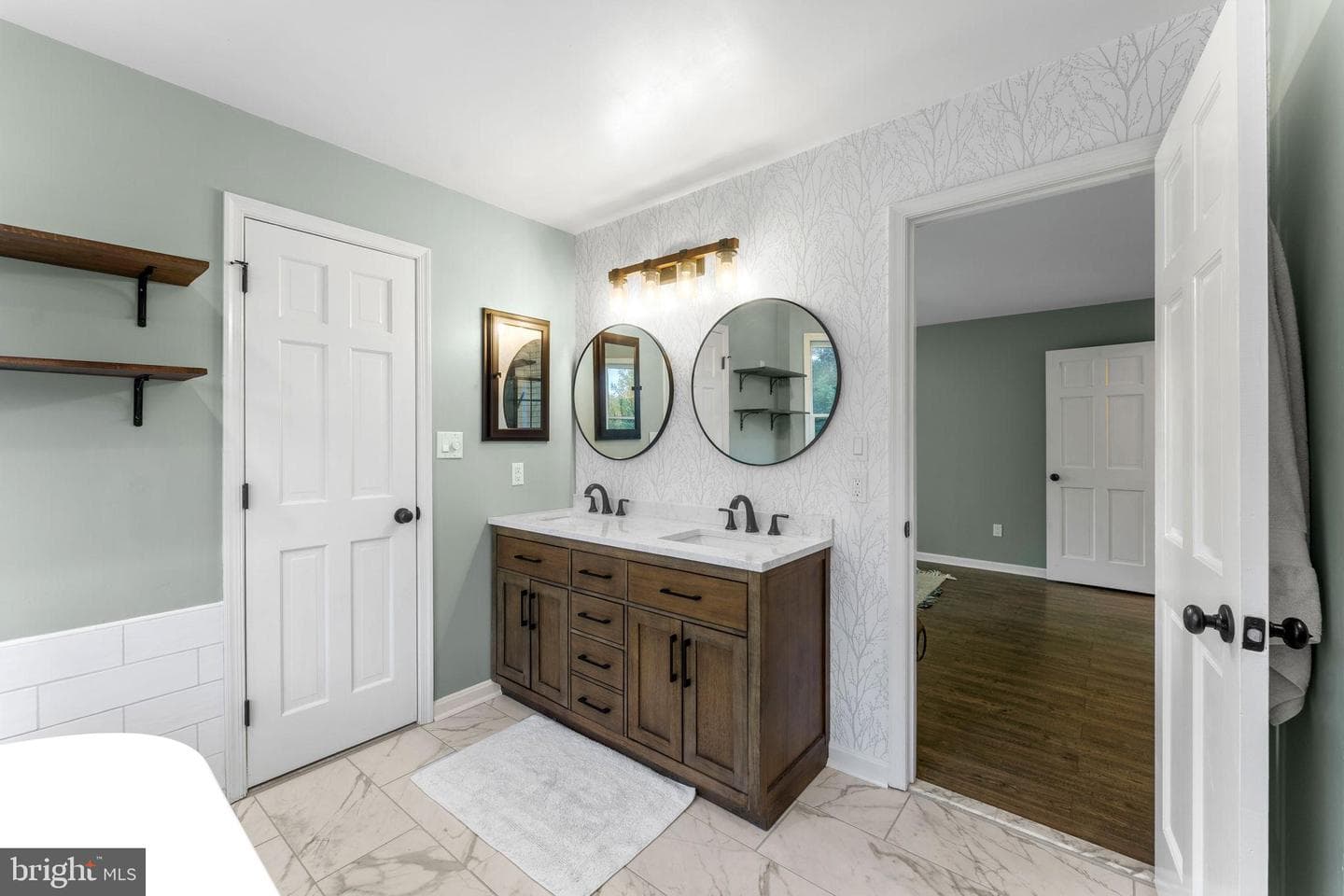 414 Simons Way photo 33