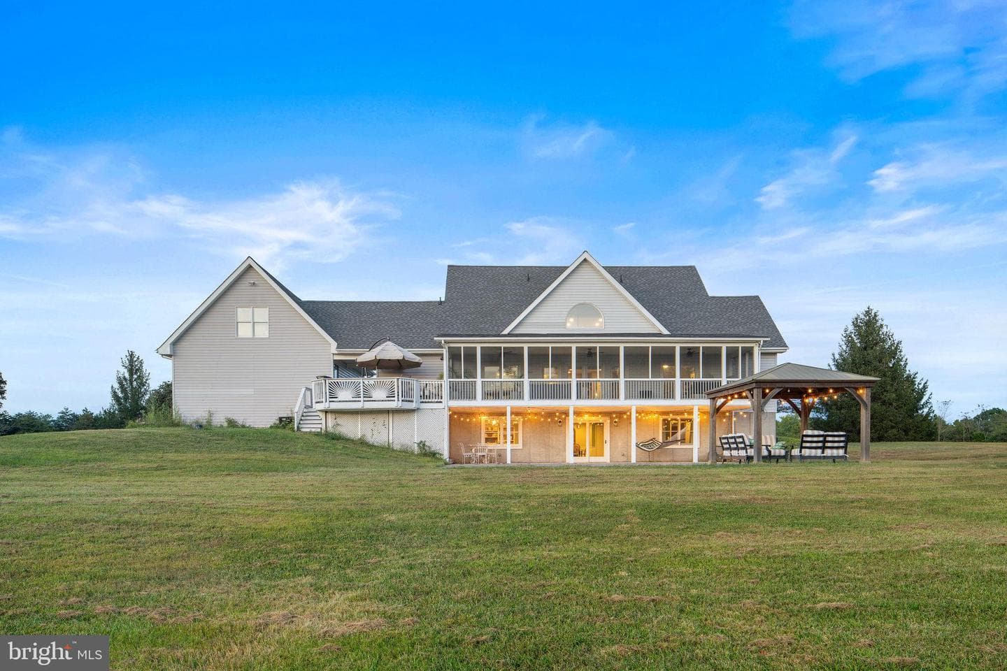 414 Simons Way photo 8