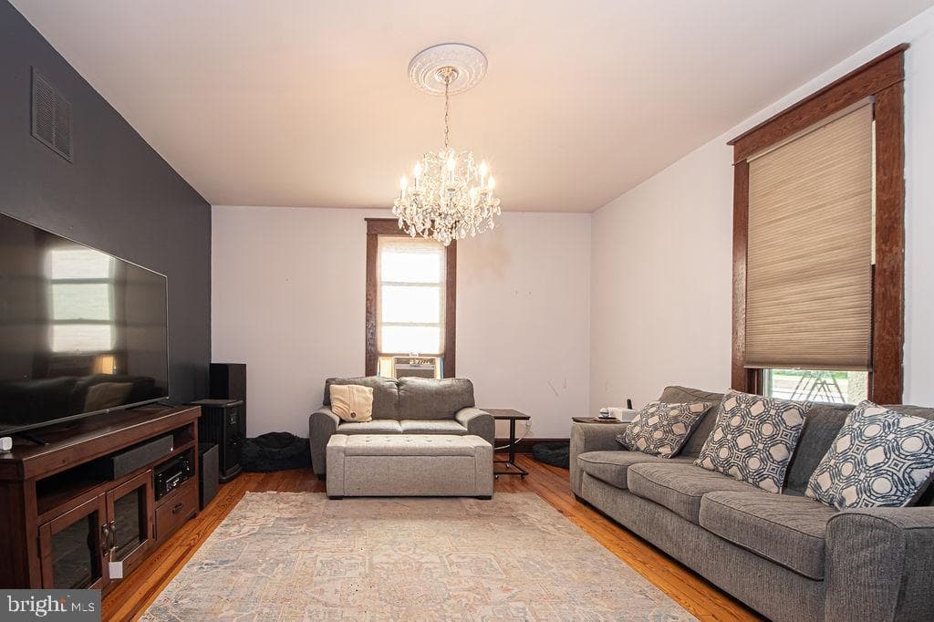 214 Lee Street photo 10