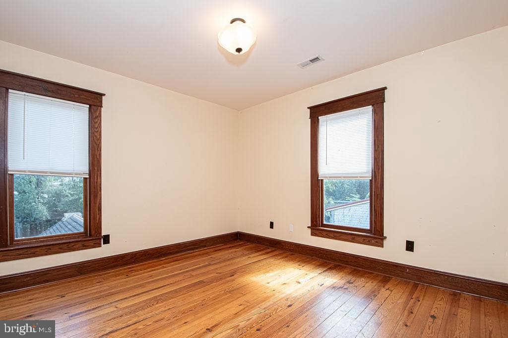 214 Lee Street photo 31