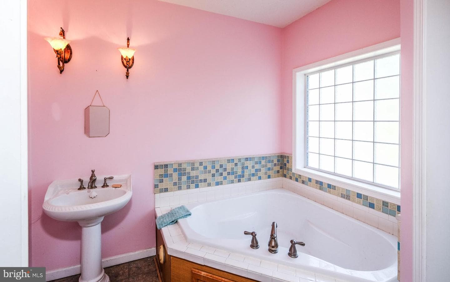 1195 Shangri La Road photo 29
