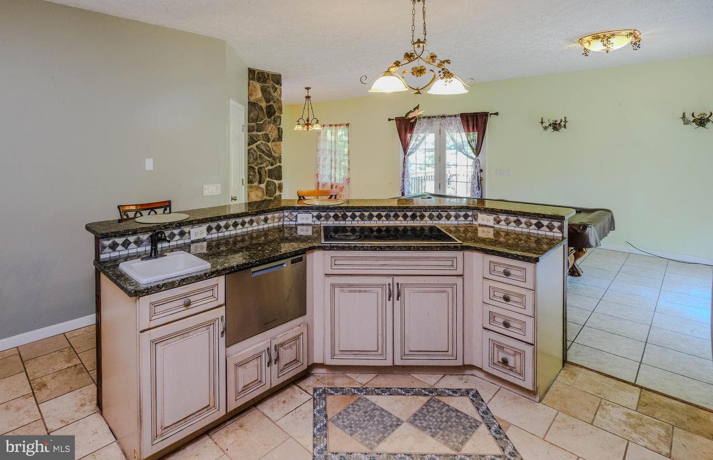 1195 Shangri La Road photo 36