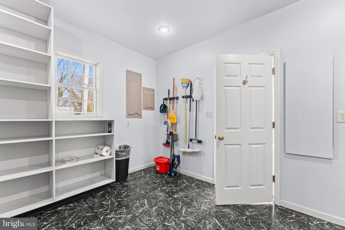 214 S Royal Avenue photo 16