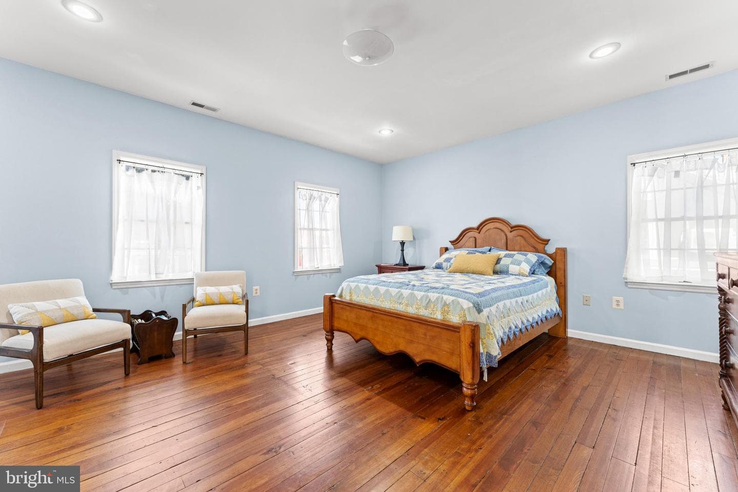 214 S Royal Avenue photo 33