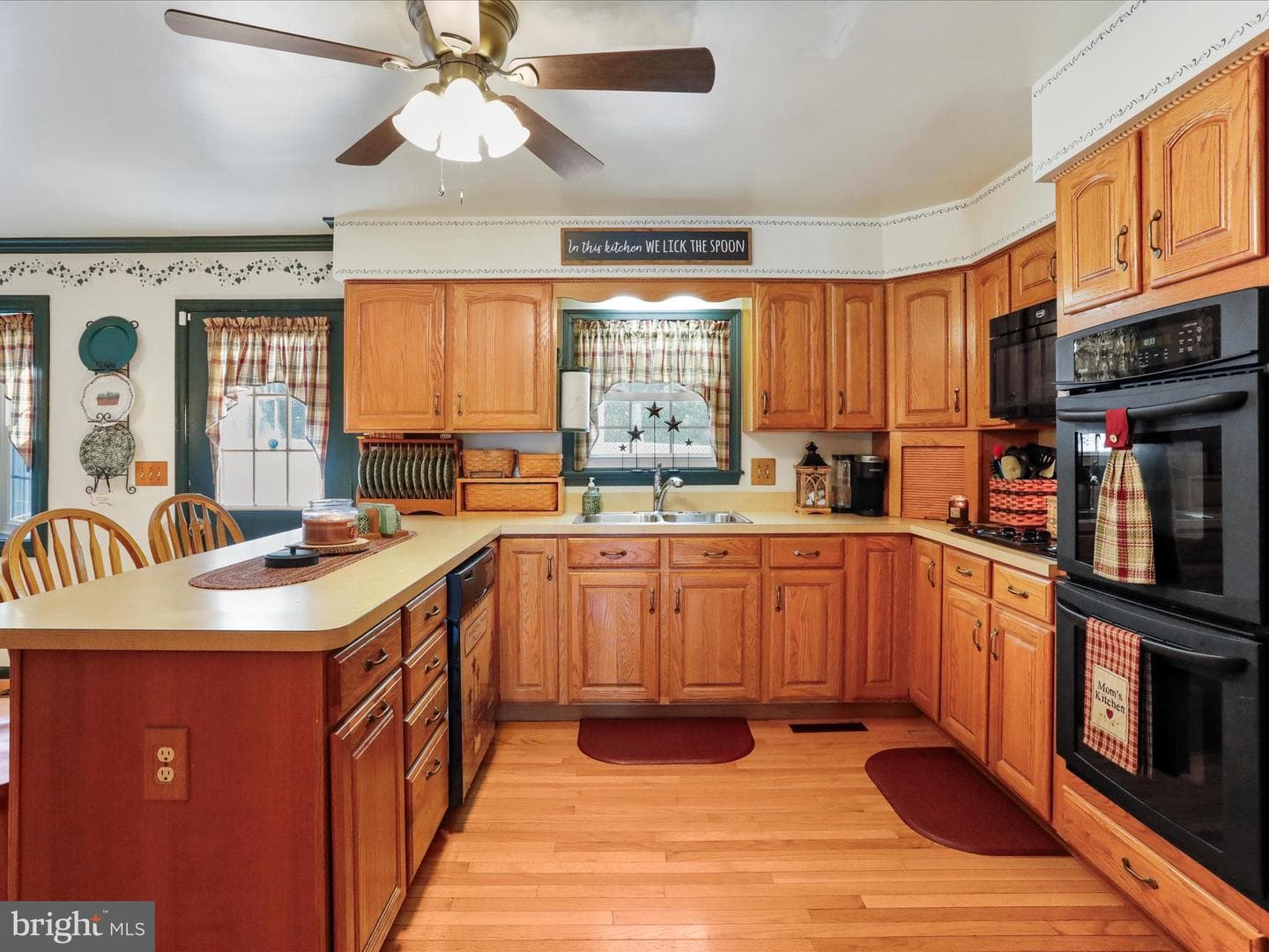 1055 Goodview Drive photo 10