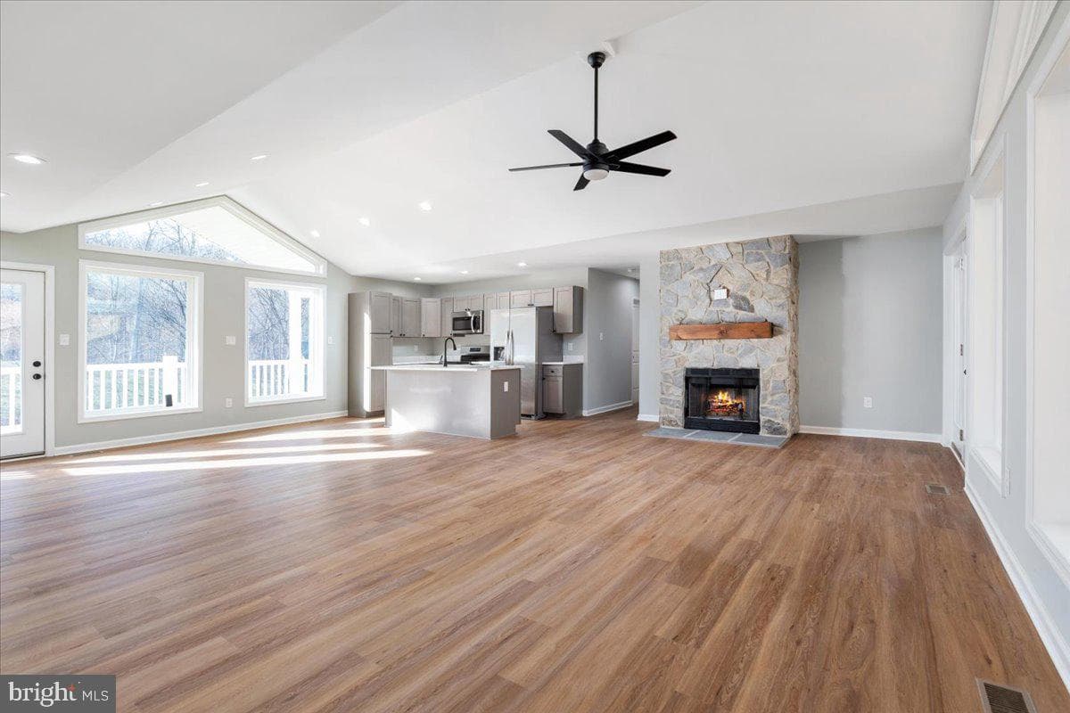 434 Old Oak Lane photo 4