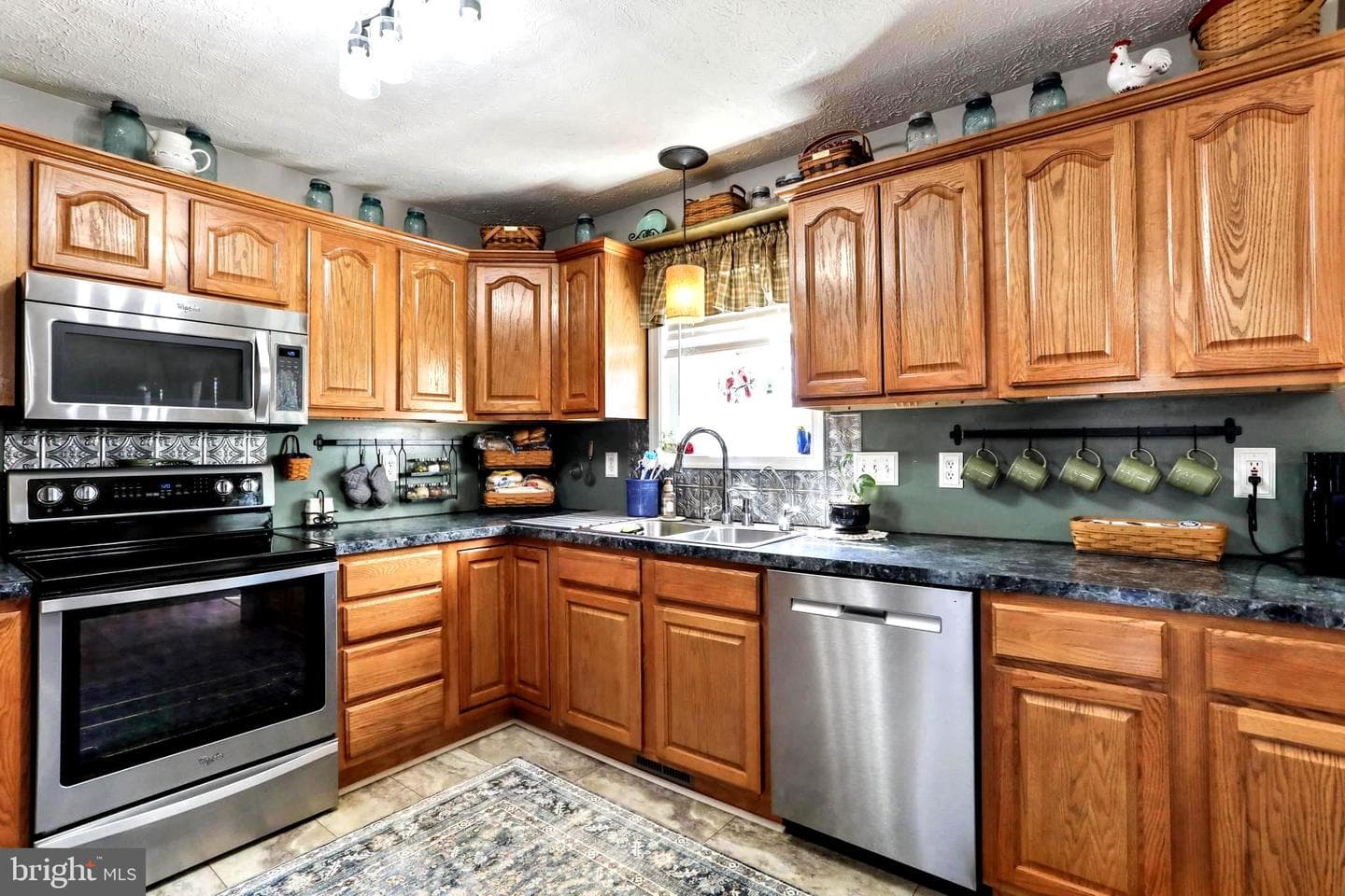 1147 Happy Ridge Drive photo 3
