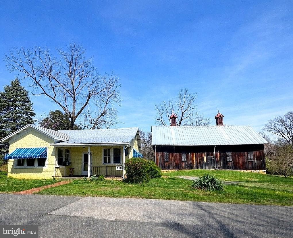 311 Grand Avenue photo 5