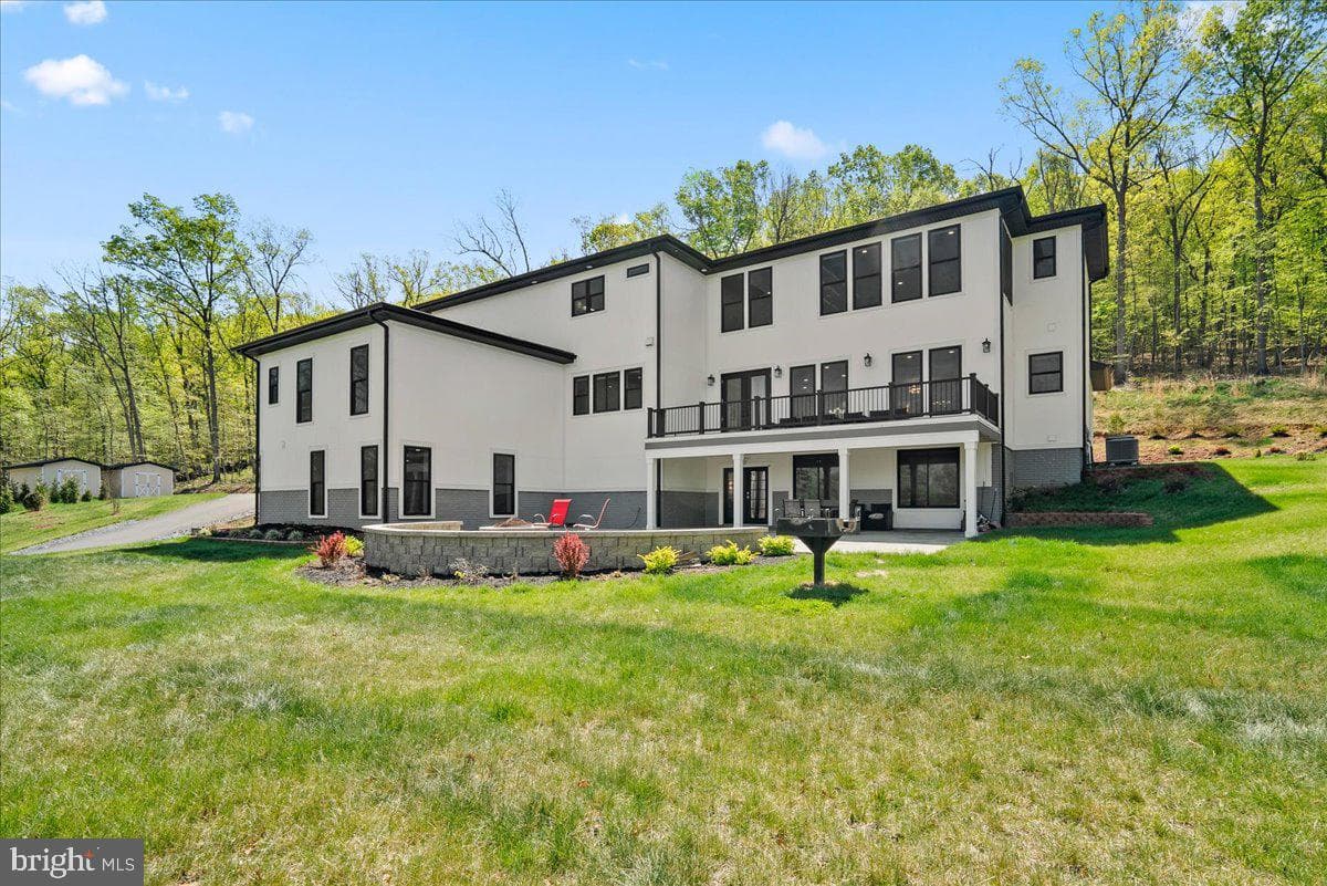138 Wooded Lane photo 7