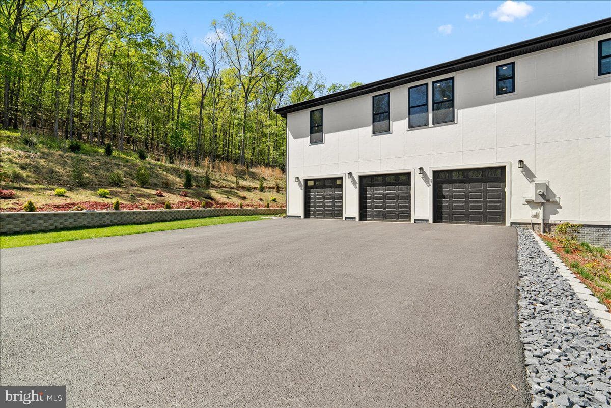138 Wooded Lane photo 75