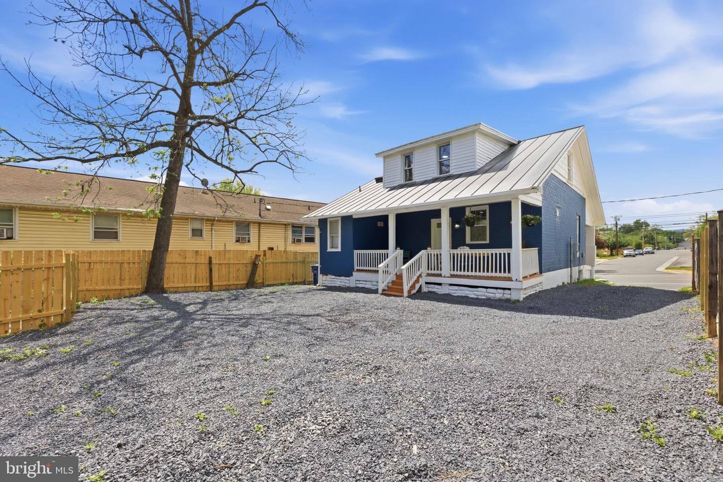 1101 N Royal Avenue N photo 32