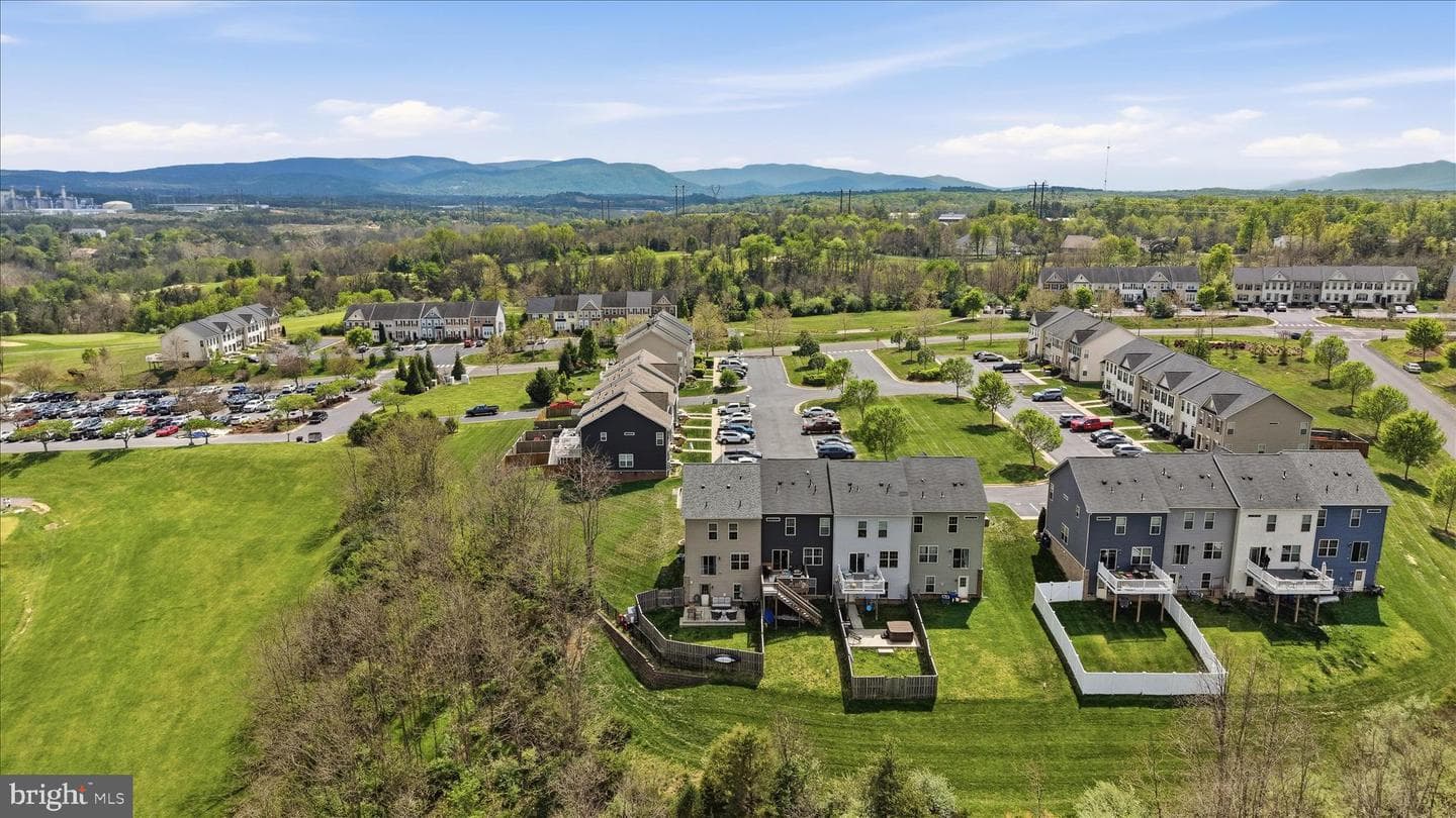 60 Niblick Square photo 44