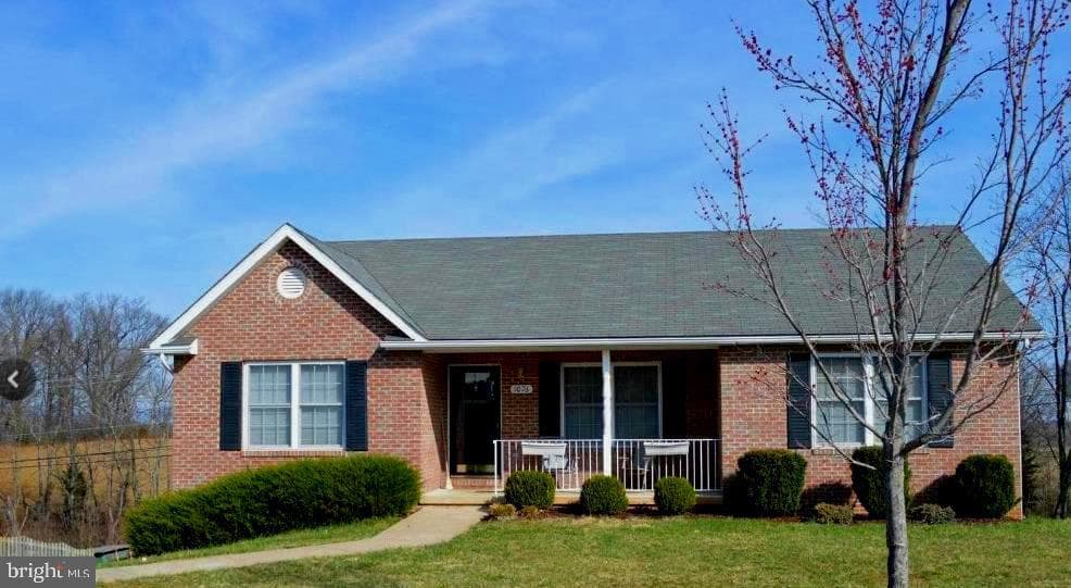 1076 Stuart Drive photo 3