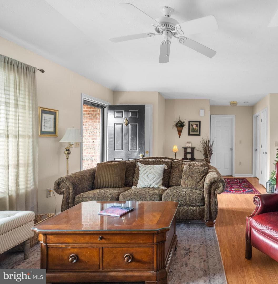 1076 Stuart Drive photo 8