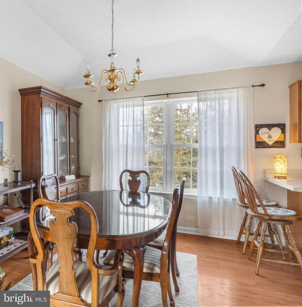 1076 Stuart Drive photo 9
