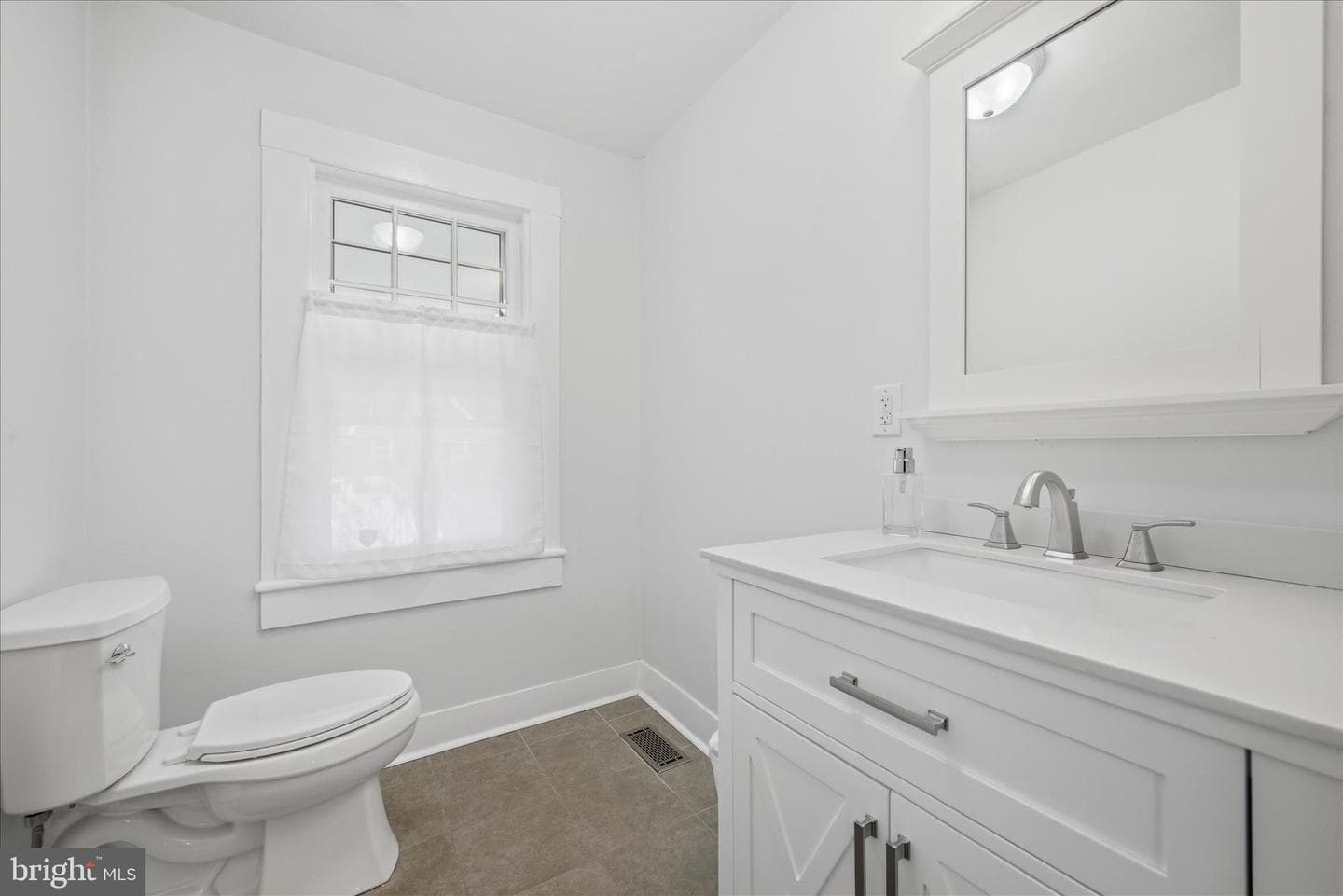 502 N Royal Avenue photo 14