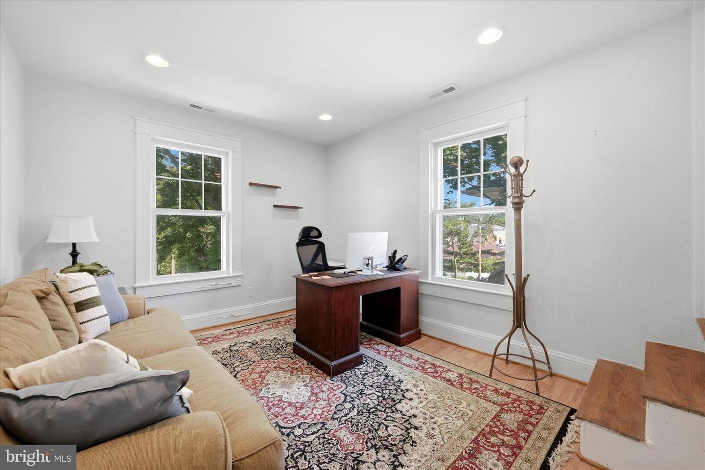 502 N Royal Avenue photo 35