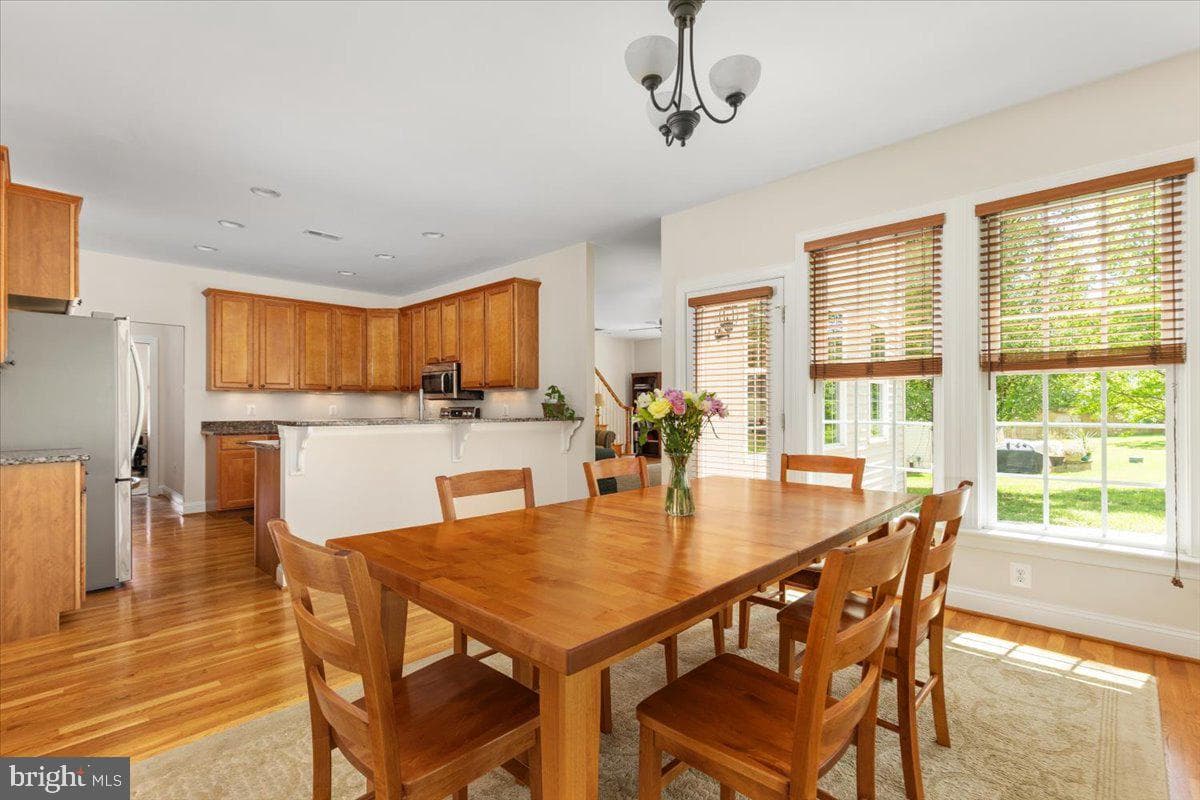 849 Village Court photo 18