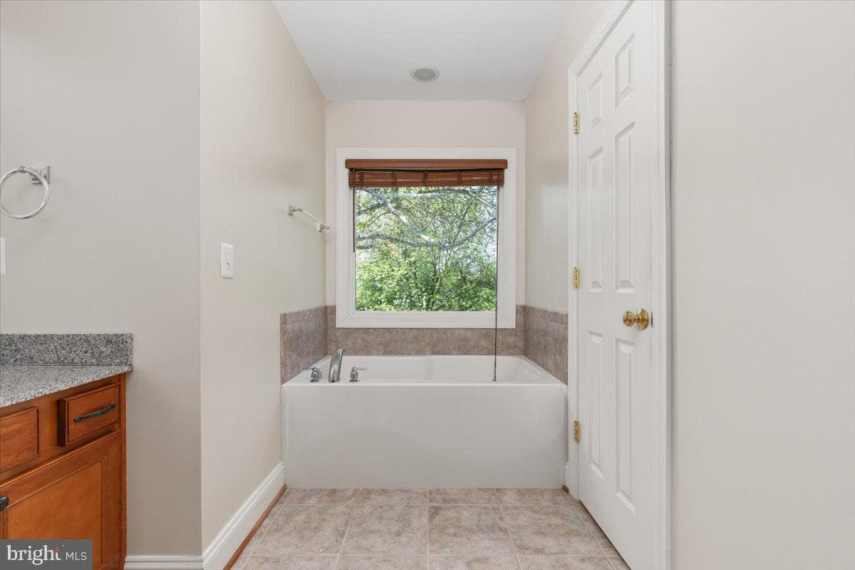 849 Village Court photo 27