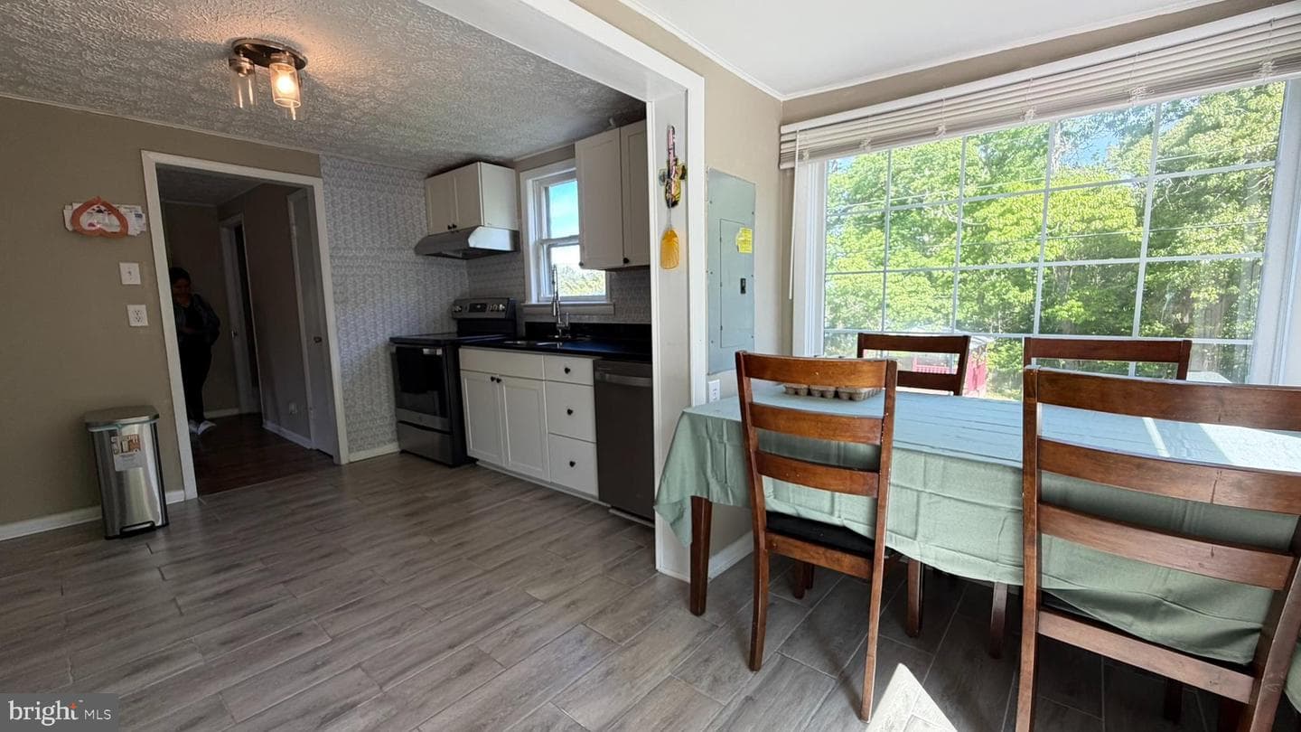 45 Figgins Road photo 6
