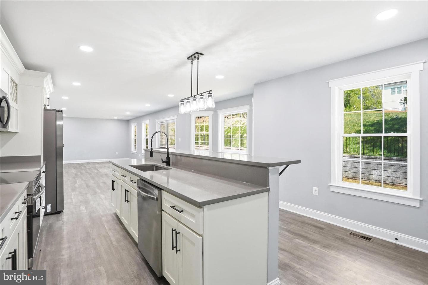 1357 N Royal Avenue photo 17