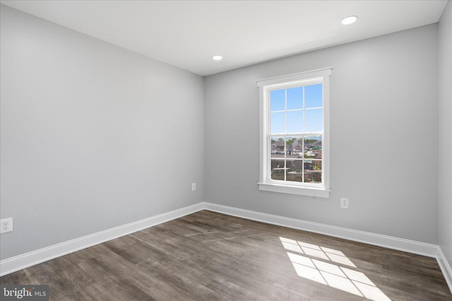 1357 N Royal Avenue photo 21