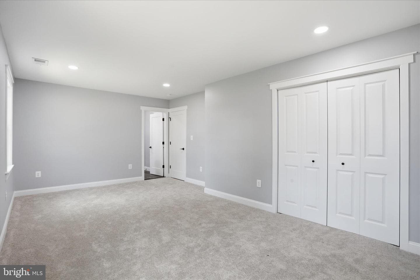 1357 N Royal Avenue photo 28