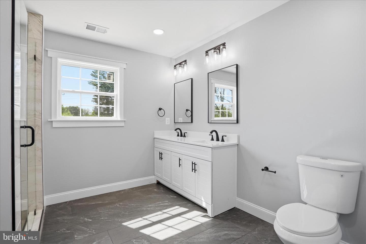 1357 N Royal Avenue photo 36