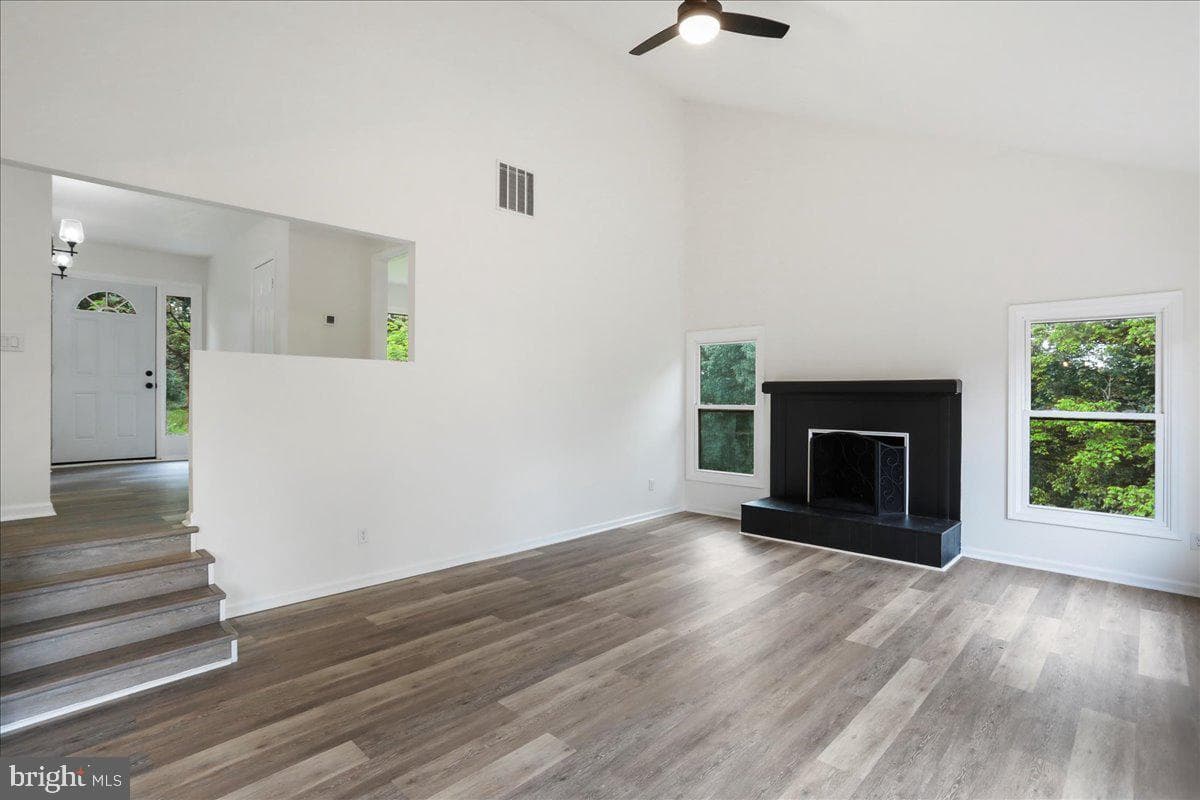 143 Zinn Way photo 10