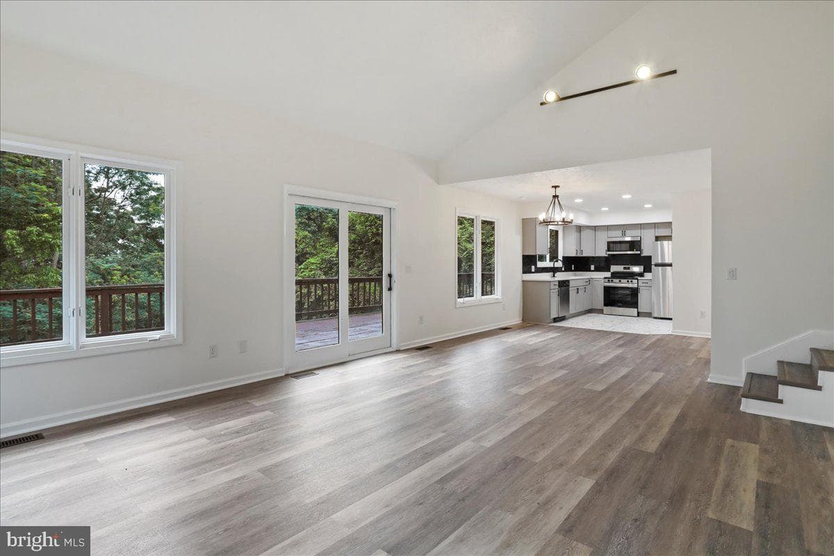 143 Zinn Way photo 11