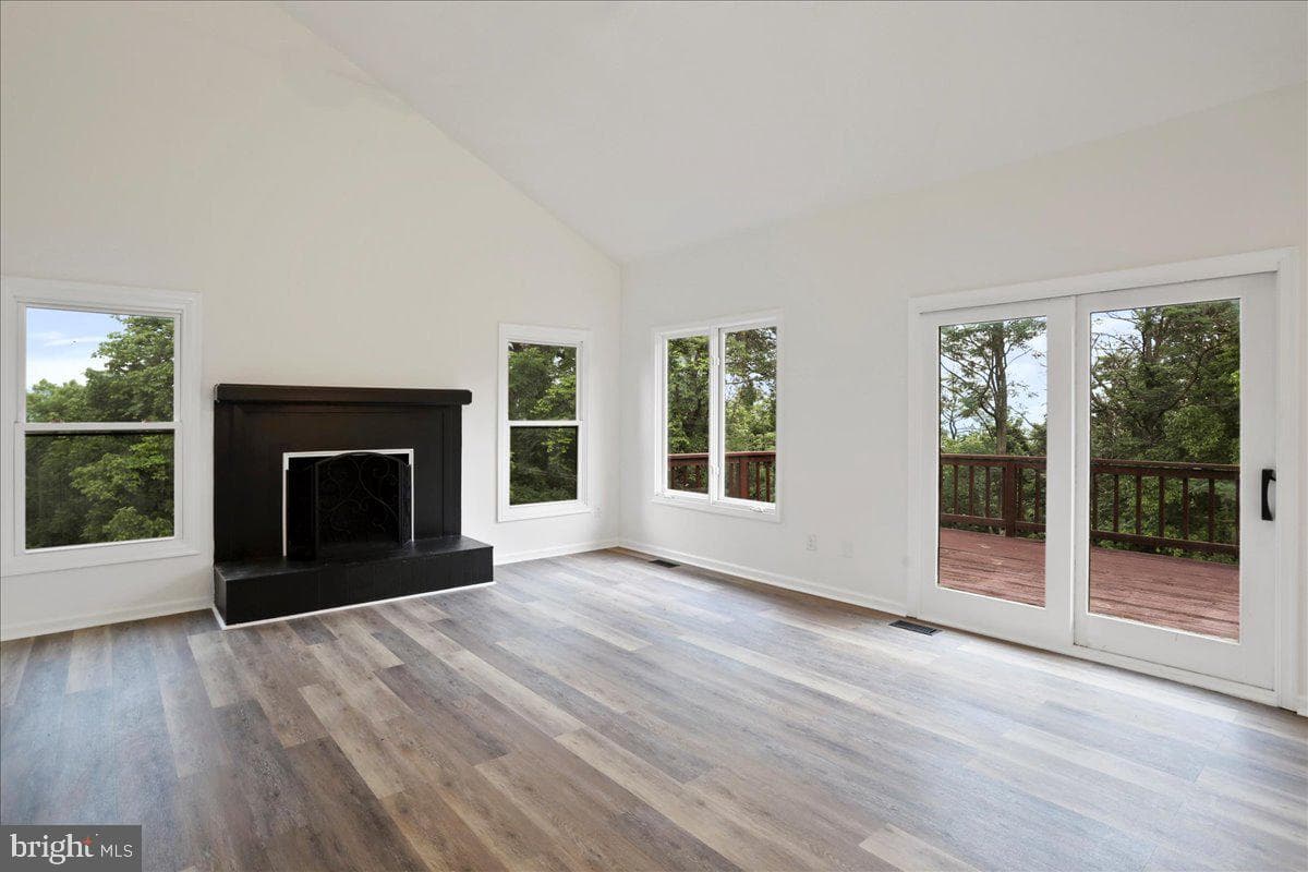 143 Zinn Way photo 13