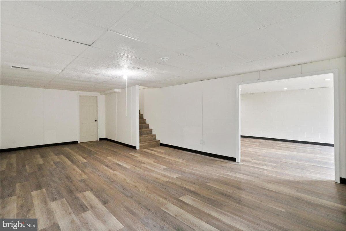 143 Zinn Way photo 27