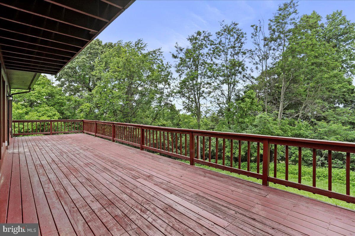 143 Zinn Way photo 34