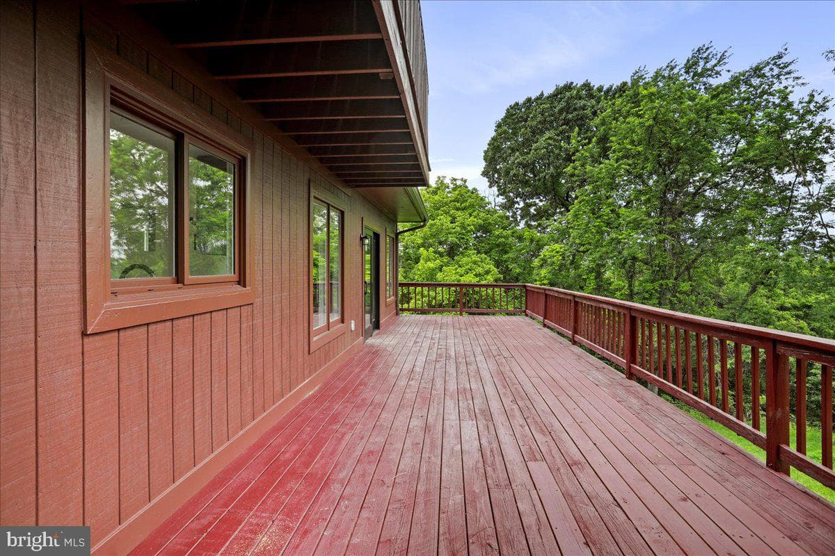 143 Zinn Way photo 36