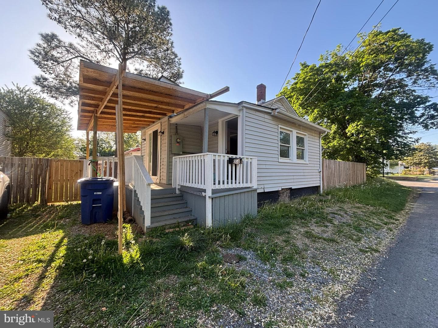 310 Frazer Place photo 16