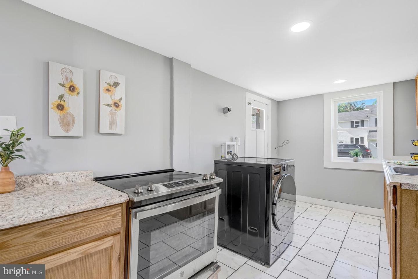 203 Lee Street photo 24