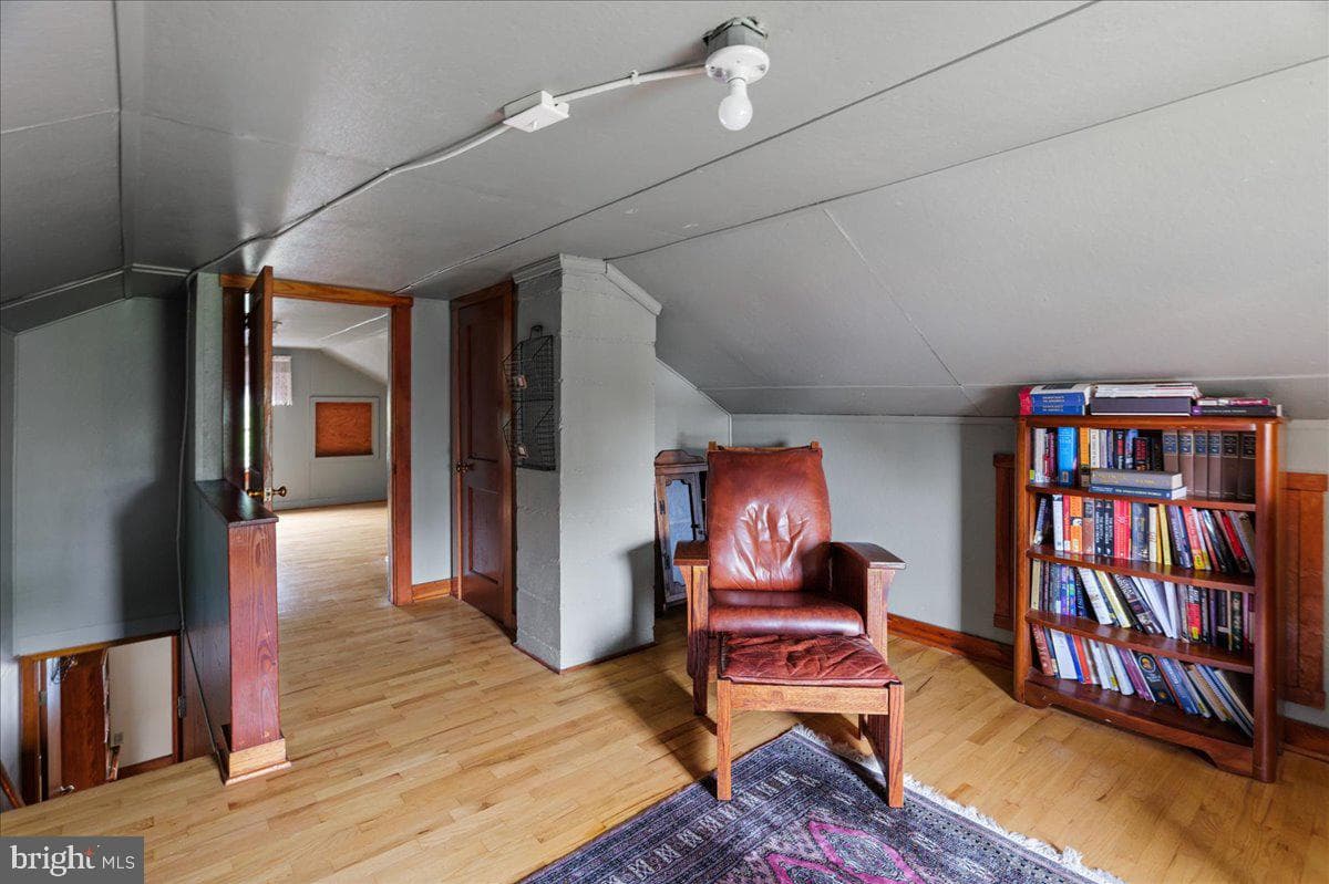 303 Lee Street photo 23