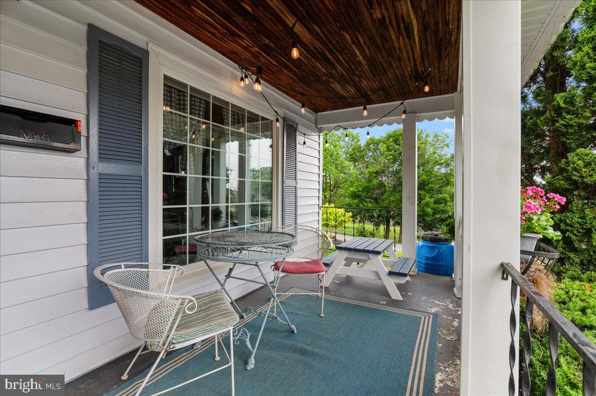 303 Lee Street photo 3